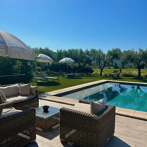 De L'oumède Aparthotel